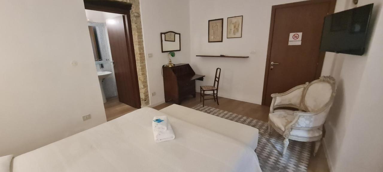 Beni Benius Hotel Cagliari Eksteriør billede